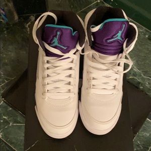 Air Jordan Retro 5 grapes 5.5 Y